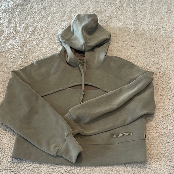 Lululemon Get Centred Crop Hoodie
Grey Sage / Grey Sage (First Release) size 4 - Picture 1 of 10